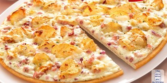 Nach der Schoko-Pizza nun die Pommes-Chips-Pizza. Judi-f***ing-hui!