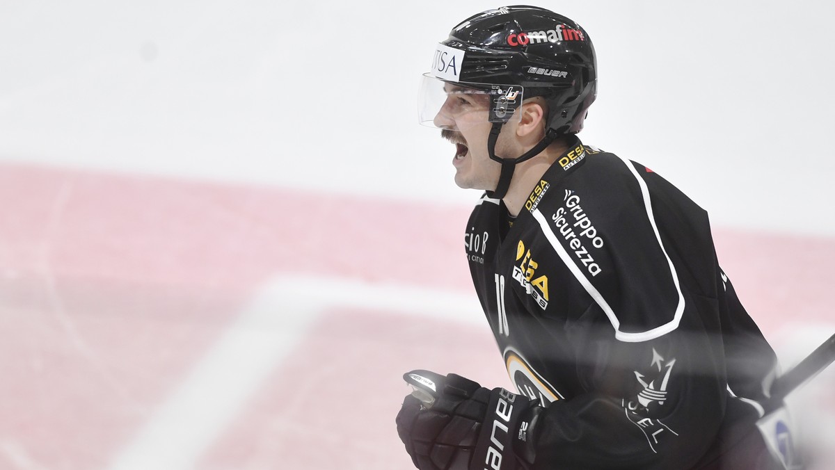 Lugano's player Alessio Bertaggia celebrates the 1-0 goal, during the regular season game of the National League Swiss Championship 2019/20 between HC Lugano and HC Losanna, at the ice stadium Co ...