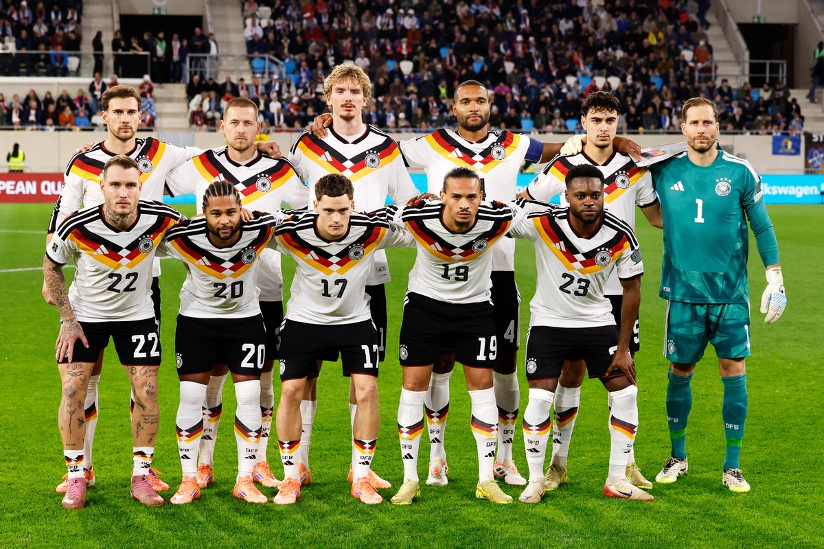 FILE - Germany players pose for a team photo before the 2026 World Cup group A qualifying soccer match between Luxembourg and Germany in Luxembourg, Friday, Nov. 14, 2025. (AP Photo/Geert Vanden Wijng ...