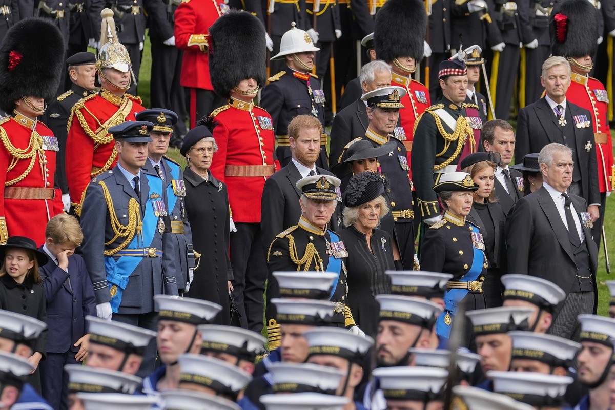 Prince Andrew, from right, Princess Beatrice, Princess Anne, Camilla, the Queen Consort, Britain's King Charles III, Meghan, Duchess of Sussex, Prince Harry, Prince William, Prince George and Pri ...