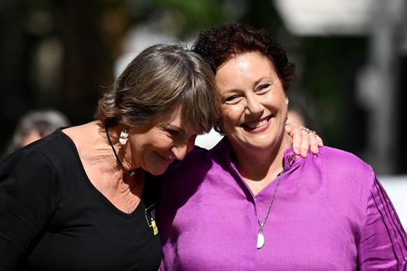 epa11027997 Kathleen Folbigg (R) and her friend Tracy Chapman (L) arrive to the New South Wales Court of Criminal Appeal in Sydney, Australia, 14 December 2023. Folbigg was jailed in 2003 and spent tw ...