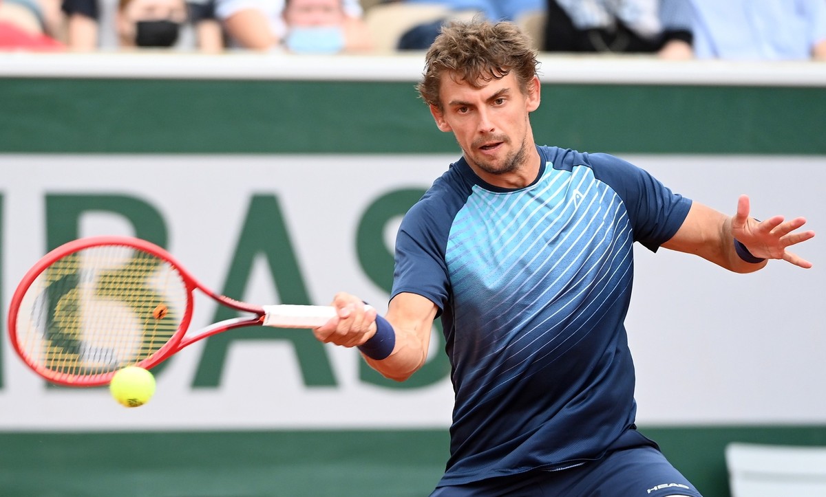 epa09247220 Henri Laaksonen of Switzerland in action during the 3rd round match against Kei Nishikori of Japan at the French Open tennis tournament at Roland Garros in Paris, France, 04 June 2021. EPA ...