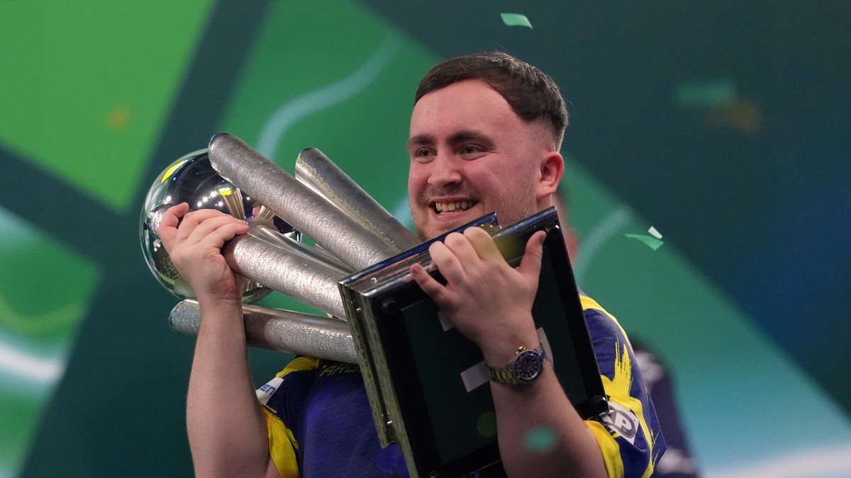Luke Littler gewinnt den WM-Final gegen Gian van Veen nach einer dominanten Leistung. Damit wird er bereits zum zweiten Mal