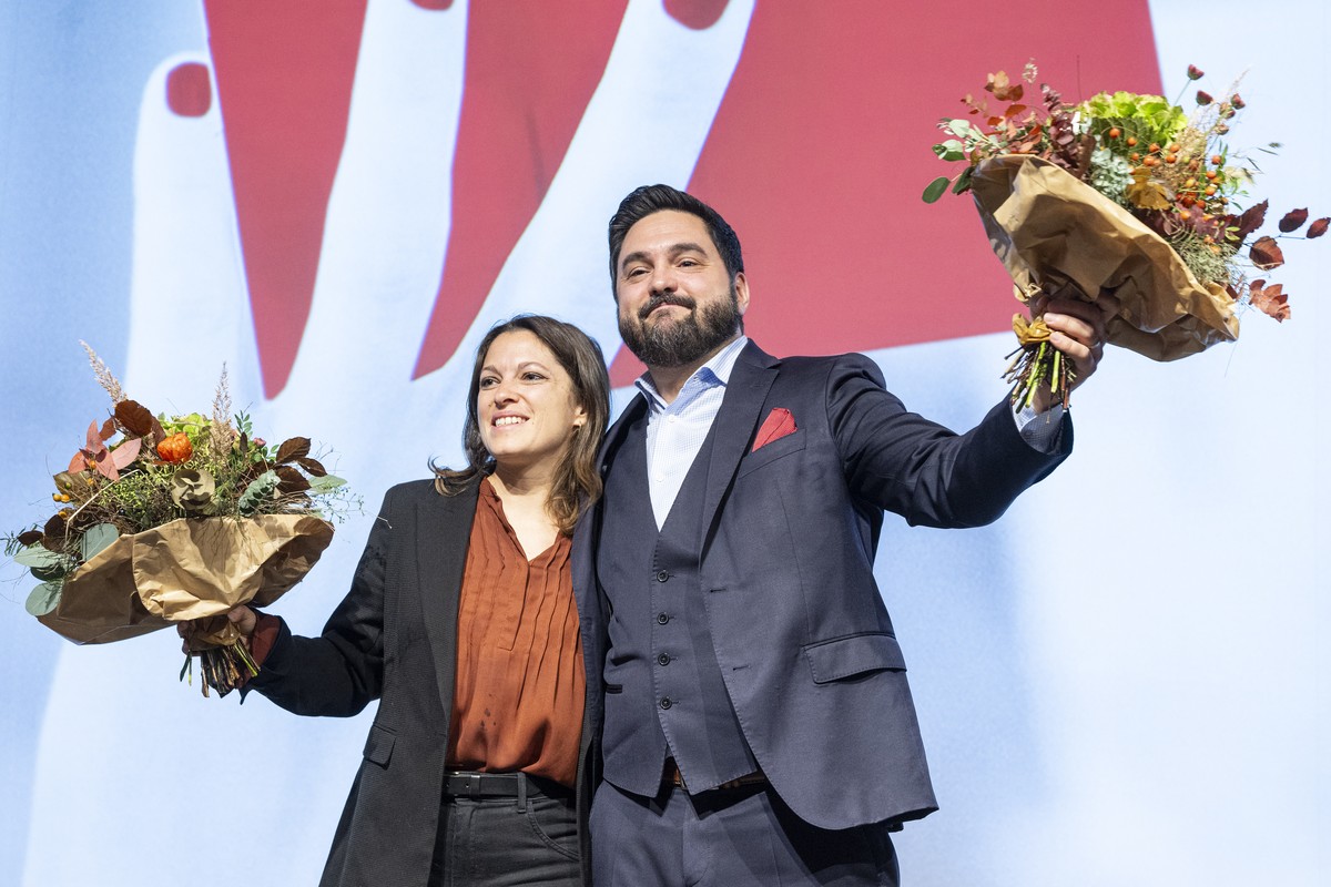 KEYPIX - Die Co-Praesidenten Mattea Meyer, SP-ZH, links, und Cedric Wermuth, SP-AG, werden in ihrem Amt bestaetigt an der Delegiertenversammlung der SP Schweiz, am Sonntag, 18. Oktober 2026 in Thun. ( ...