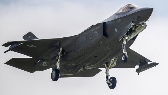 ARCHIV - ZUR WINTERSESSION 2019 MIT DEM THEMA KAMPFFLUGZEUGE, STELLEN WIR IHNEN FOLGENDES BILDMATERIAL ZUR VERFUEGUNG - A Lockheed Martin F-35A fighter jet is pictured during a test and evaluation day ...