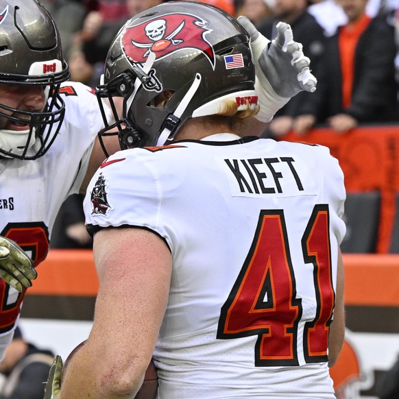 Tampa Bay Buccaneers tight end Ko Kieft (41) celebrates his touchdown with Robert Hainsey during the second half of an NFL football game against the Cleveland Browns in Cleveland, Sunday, Nov. 27, 202 ...