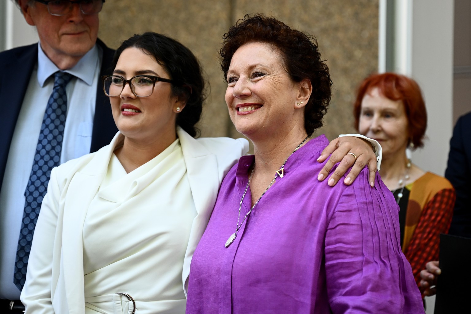 epaselect epa11028001 Solicitor Rhanee Rego (L) embraces Kathleen Folbigg as they speak to the media outside the New South Wales Court of Criminal Appeal in Sydney, Australia, 14 December 2023. Folbig ...