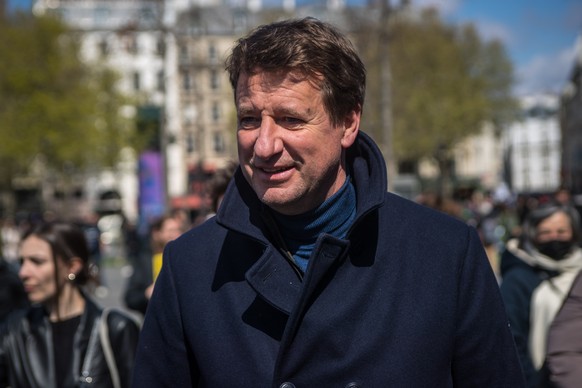 epa09880393 Green Party (EELV) presidential candidate Yannick Jadot (C) takes part in a Climate March demonstration against global warming, in Paris, France, 09 April 2022. Activists organized the mar ...