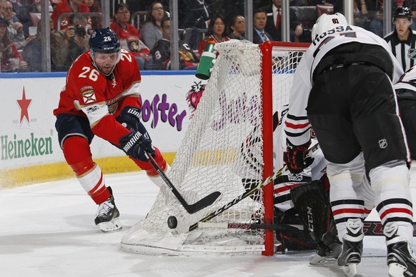 Florida Panthers left wing Thomas Vanek (26) battles for control of the puck with Chicago Blackhawks right wing Marian Hossa (81) during the first period of an NHL hockey game, Saturday, March 25, 201 ...