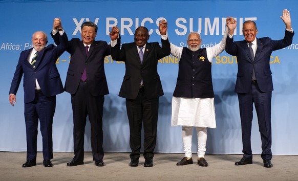 epa10815226 (L-R) Brazil&#039;s President Luiz Inacio Lula da Silva, China&#039;s President Xi Jinping, South African President Cyril Ramaphosa, Indian Prime Minister Narendra Modi and Russia&#039;s F ...