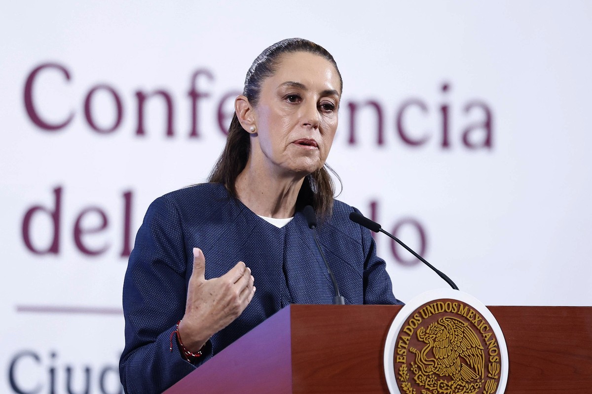 epa12032190 Mexican President Claudia Sheinbaum speaks during a press conference at the National Palace in Mexico City, Mexico, 14 April 2025. Sheinbaum confirmed her participation in the 88th Banking ...