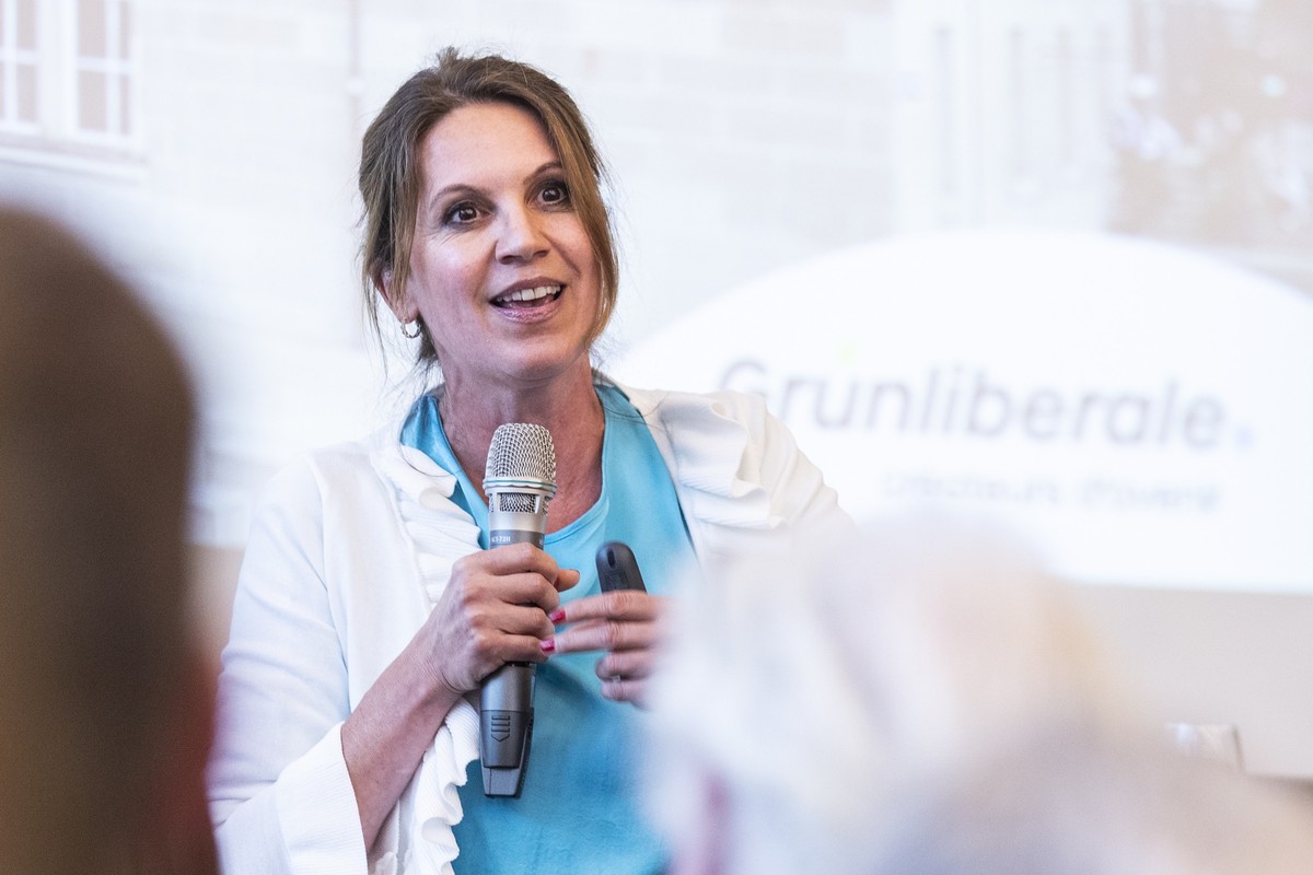 Chantal Gallade spricht an der ausserordentlichen Mitgliederversammlung, Nomination Regierungsratskandidadtur GLP, der Gruenliberalen Kanton Zuerich am Dienstag, 28. Juni 2022, in Zuerich. Gallade moe ...