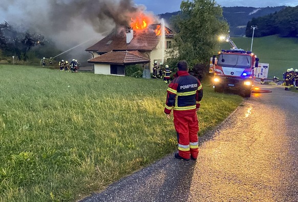 Ein Wohnhaus in Grattavache FR vom Blitz getroffen