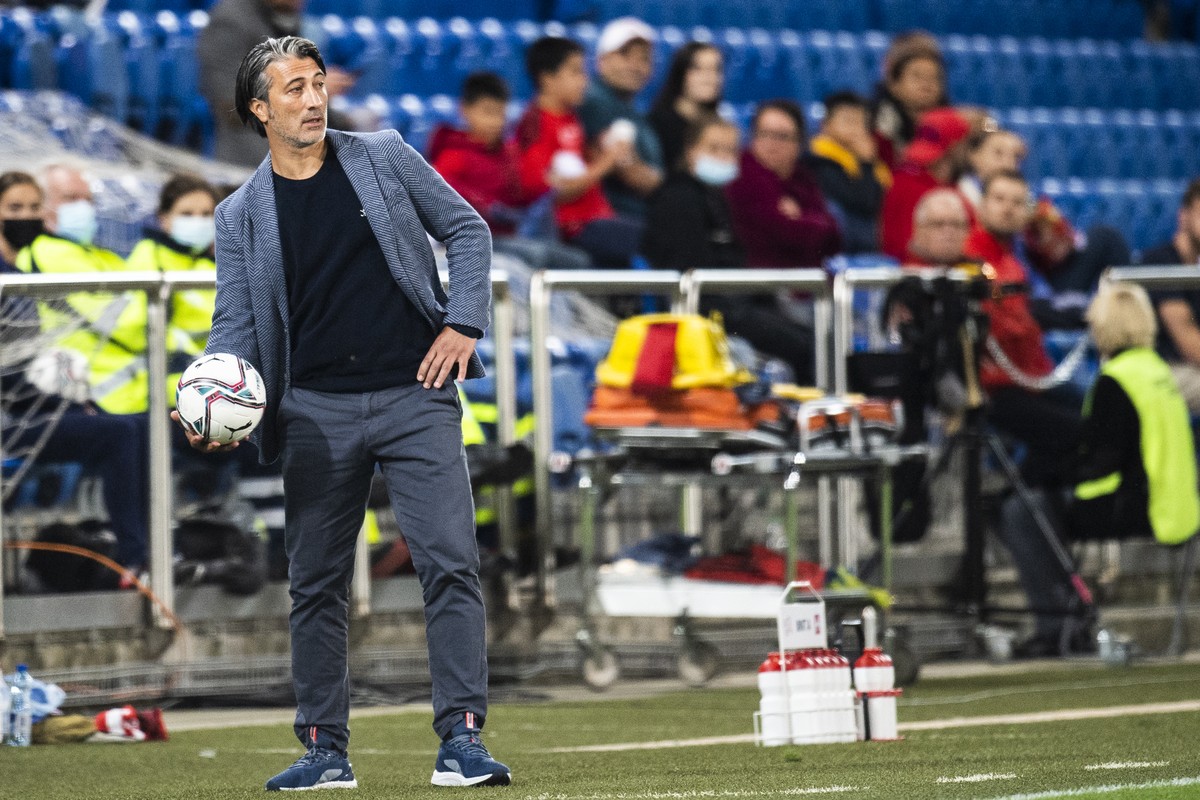 Switzerland's head coach Murat Yakin during a soccer test match between Switzerland and Greece at the St. Jakob-Park stadium in Basel, Switzerland, on Wednesday, 1 September 2021. (KEYSTONE/Jean- ...