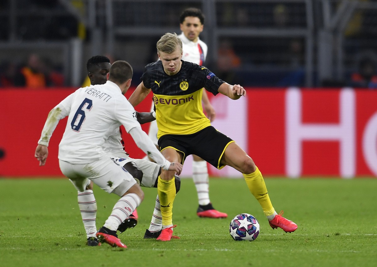 PSG's Marco Verratti, left, and Dortmund's Erling Braut Haaland duels for the ball during the Champions League round of 16 first leg soccer match between Borussia Dortmund and Paris Saint Ge ...