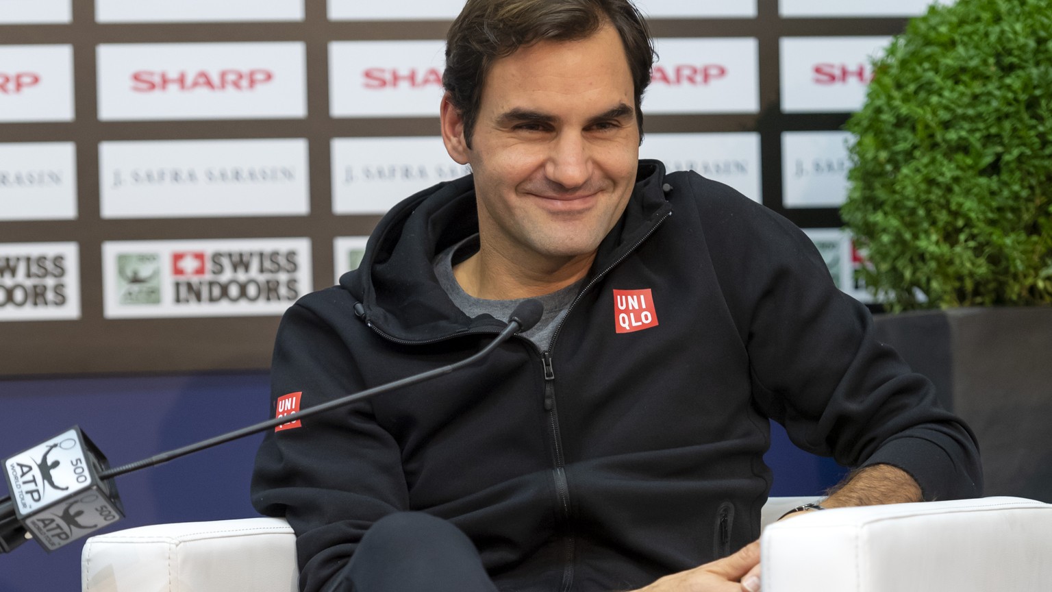 Switzerland&#039;s Roger Federer smiles during a press conference at the Swiss Indoors tennis tournament at the St. Jakobshalle in Basel, Switzerland, on Sunday, October 21, 2018. (KEYSTONE/Georgios K ...