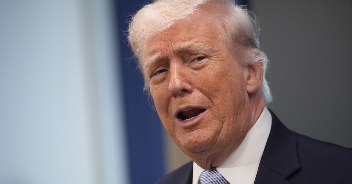 Infos zu Piloten-Rettung: Jetzt droht Trump Journalisten mit Haft