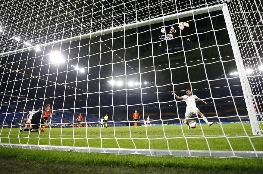 FC Basel&#039;s Ricky van Wolfswinkel, right, scores his side&#039;s opening goal during the Europa League quarter finals soccer match between FC Shakhtar Donetsk and FC Basel at the Veltins-Arena in  ...