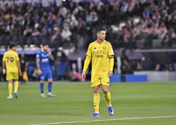 Al Hilal v Al Nassr - Saudi Pro League RIYADH, SAUDI ARABIA - JANUARY 12: Cristiano Ronaldo of Al Nassr in action during the Saudi Pro League match between Al Hilal and Al Nassr at Al Mamlakah Arena S ...