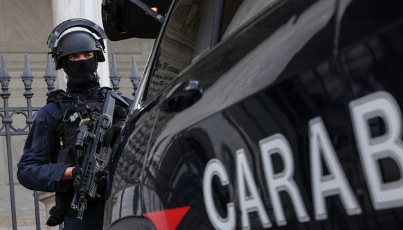 epa12040396 An Italian Carabinieri of the &#039;First Intervention Team&#039; (API) patrols outside the St. Paul&#039;s Basilica in the context of the anti-terrorist security plan for the Holy Jubilee ...