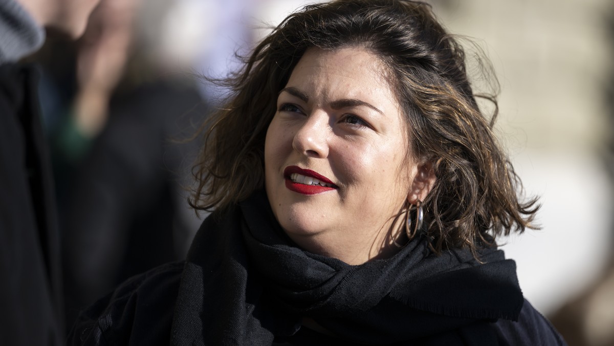 Nationalraetin Tamara Funiciello, SP-BE, spricht nach der Einreichung der Petition. Die Petition "Meine Gesundheit - Meine Wahl!" fordert die Streichung der Abtreibung aus dem Strafgesetzbuc ...