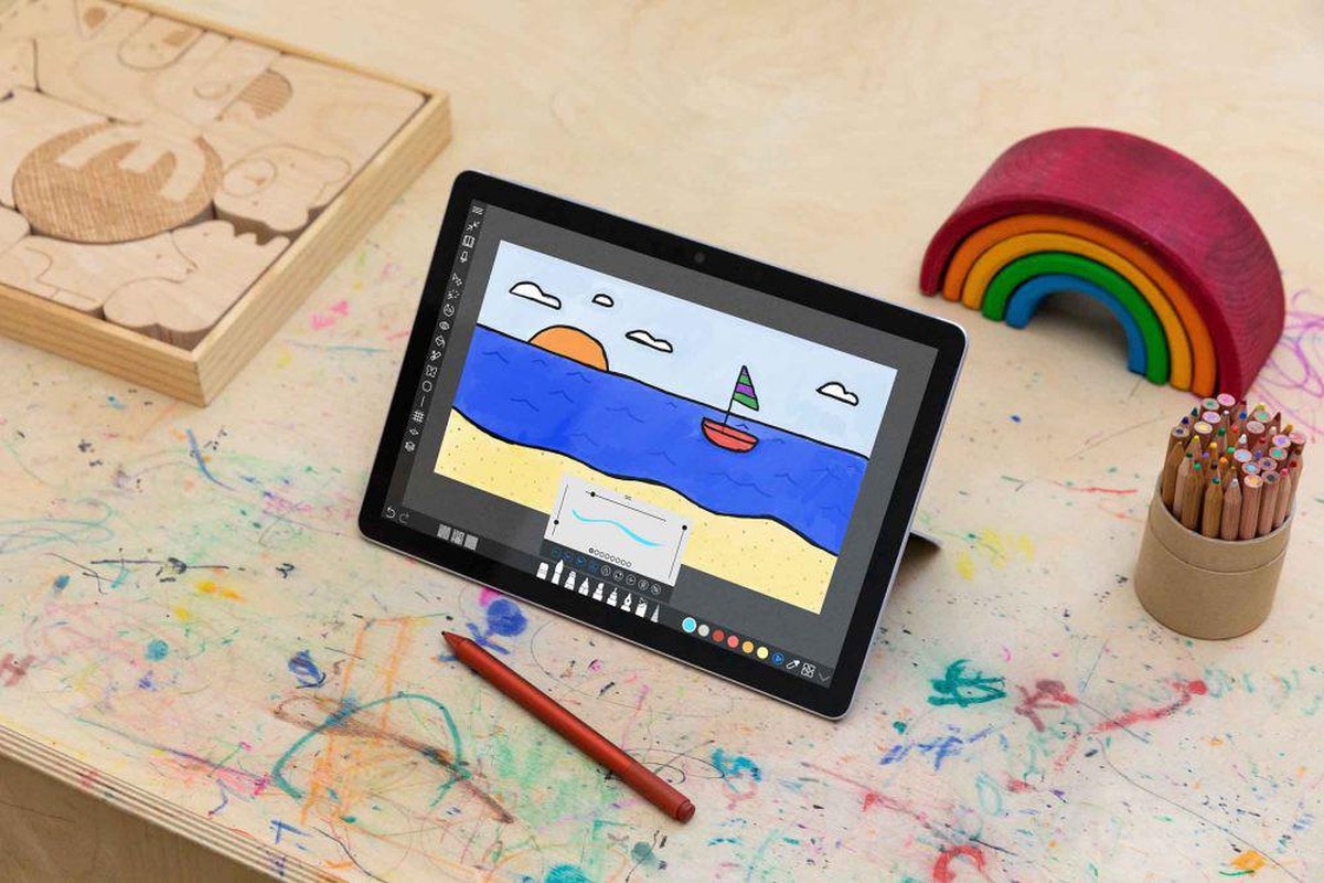 Anschlüsse: microSD, 3,5mm-Audio, USB-C, Surface Connector.