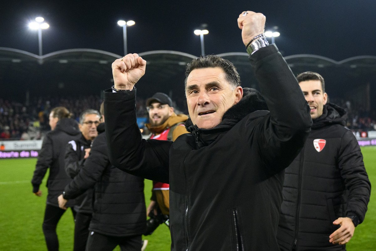 L'entraineur du FC Sion Didier Tholot celebre la victoire a la fin de la rencontre des quarts de finale de la Coupe de Suisse de football entre FC Sion et BSC Young Boys le jeudi 29 fevrier 2024  ...