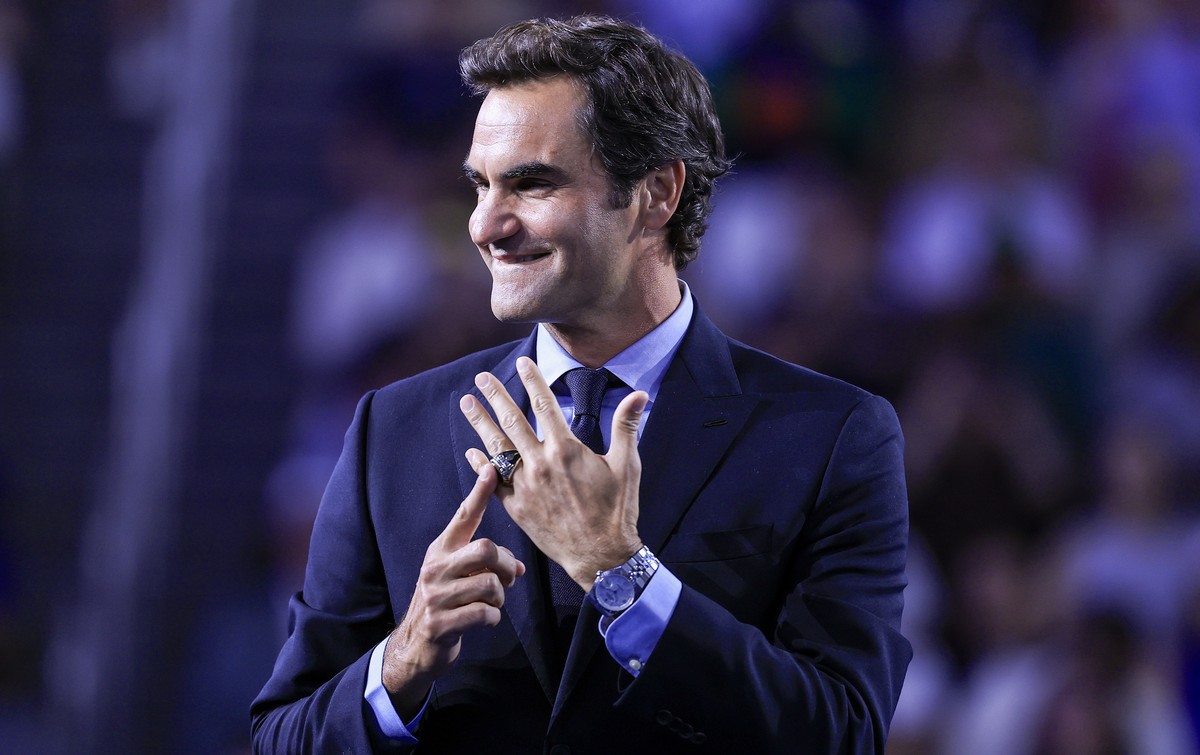 epaselect epa13203561 Roger Federer receives his International Tennis Hall of Fame ring during a ceremony at Arthur Ashe Stadium during the US Open Tennis Championships at the USTA Billie Jean King Na ...