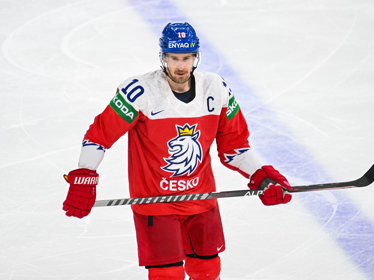 epa09984296 Roman Cervenka from Czech Republic in action during the bronze medal match between Czech Republic and United States at the IIHF Ice Hockey World Championship 2022 in Tampere, Finland, 29 M ...