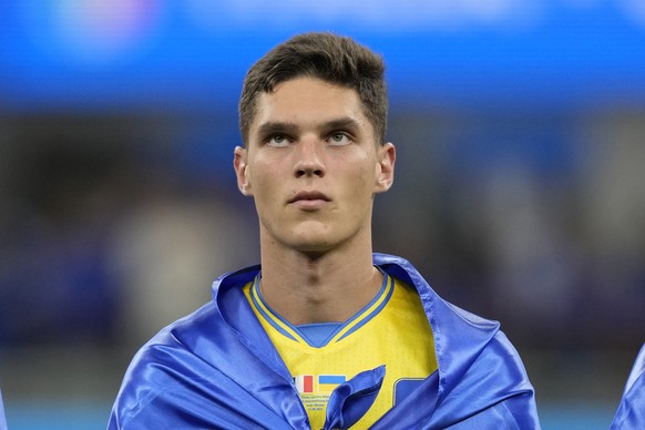 FILE - Ukraine&#039;s Georgiy Sudakov stands prior to the start of the Euro 2024 group C qualifying soccer match between Italy and Ukraine at the San Siro stadium, in Milan, Italy, Tuesday, Sept. 12,  ...