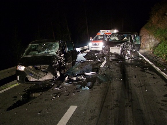 Heftiger Aufprall: Schlimmer Unfall zwischen Zernez und Brail