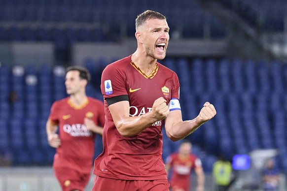 Roma&#039;s Edin Dzeko celebrates after scoring a goal during a Serie A soccer match between Roma and Sampdoria at Olimpico Stadium in Rome Wednesday, June 24, 2020. (Alfredo Falcone/LaPresse via AP)