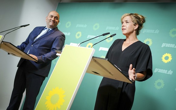 Omid Nouripour, federal chairman of Buendnis 90/Die Gruenen, and Mona Neubaur, state chairwoman of B