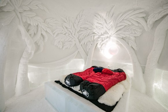 Iglu Dorf Gstaad Saanerslochgrat Rauszeit weihnachtliche Erlebnisse