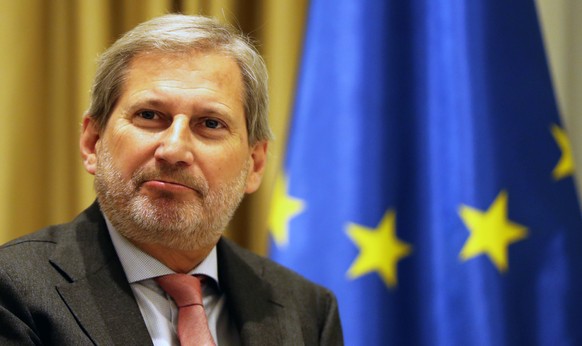epa07469577 European Commissioner for Neighborhood Policy and Enlargement Negotiations Johannes Hahn during a meeting with Serbian President Aleksandar Vucic in Belgrade, Serbia, 28 March 2019. EU com ...
