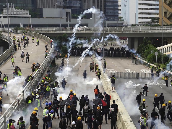 Tränengaswolken in den Strassen Hongkongs: Erneut sind die Proteste gegen das chinesische Regime ausgeartet.