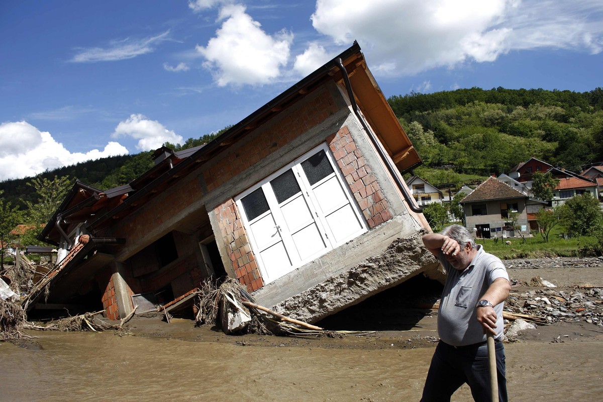 Von der Flut mitgerissenes Haus in der Stadt Krupanj, westlich von Belgrad.