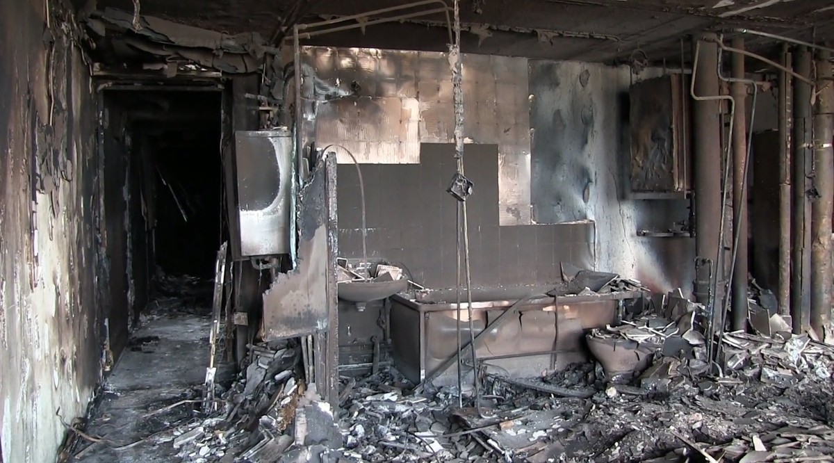 epa06036328 An undated handout video grab made available by Britain's London Metropolitan Police Service (MPS) on 18 June 2017 shows a view on a burned flat inside the Grenfell Tower, a 24-storey ...
