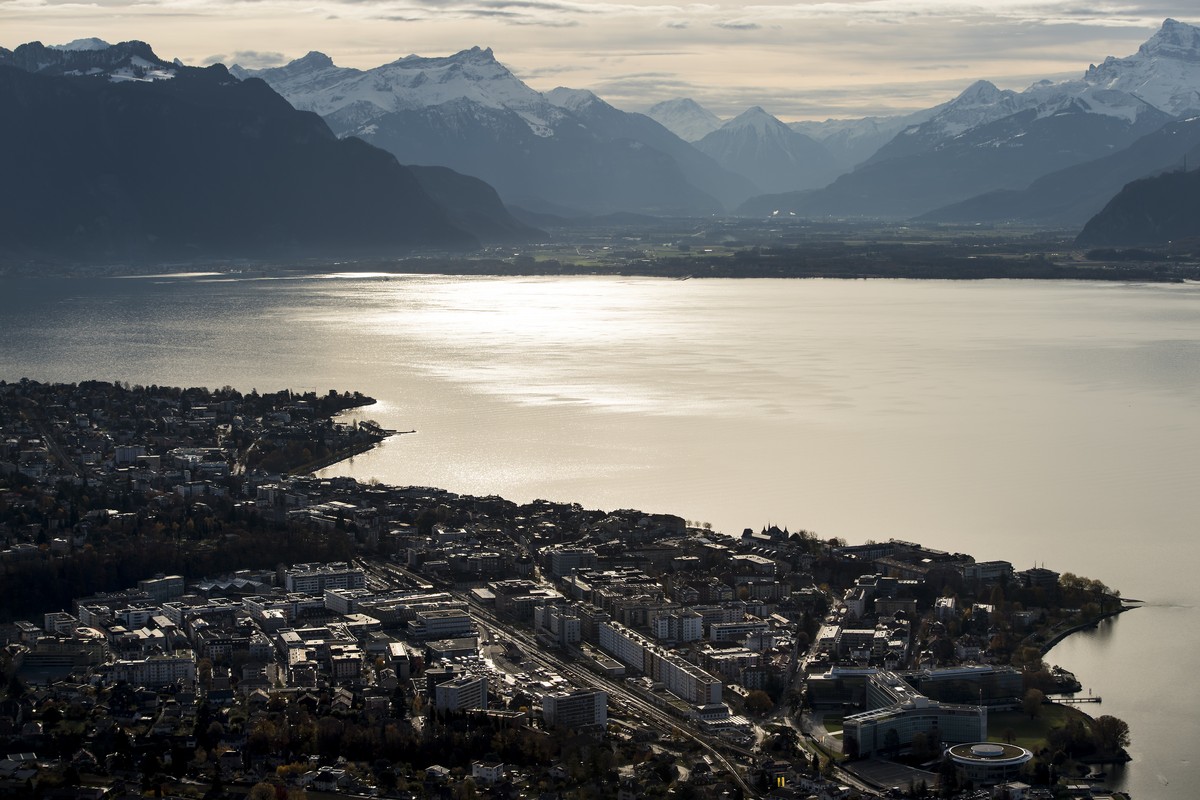 View from Mont-Pelerin overlooking the city of Vevey on the shore of Lake Geneva, Switzerland, on Sunday, November 20, 2016.(KEYSTONE/Jean-Christophe Bott)