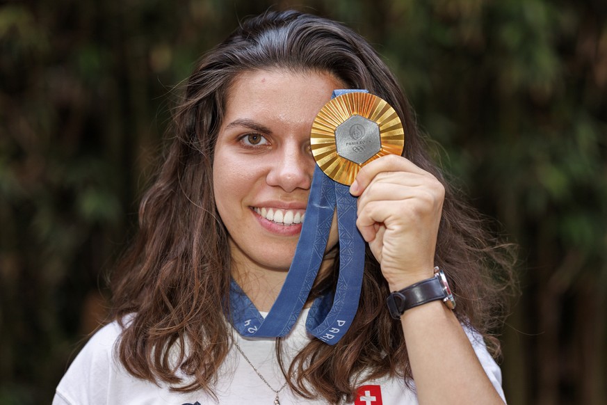 Chiara Leone of Switzerland, winner of the gold medal of the 50m Rifle 3 Positions women event, at the reception in the Maison Suisse at the 2024 Paris Summer Olympics in Paris, France, Wednesday, Aug ...