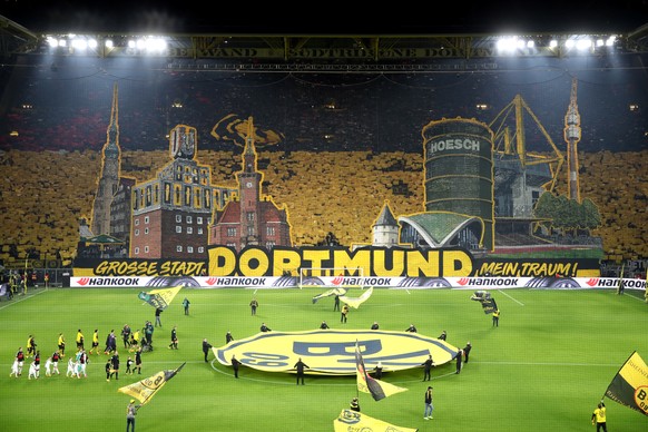 epa08218331 Dortmund&#039;s fans cheer prior to the German Bundesliga soccer match between Borussia Dortmund and Eintracht Frankfurt in Dortmund, Germany, 14 February 2020. EPA/FRIEDEMANN VOGEL CONDIT ...