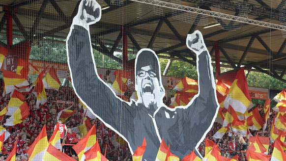Berliner Choreographie mit Trainer Urs Fischer (UB), Ultras, Stimmung, Fussball 1. Bundesliga, 3. Spieltag, 1.FC Union Berlin (UB) - Borussia Dortmund (DO) 3:1, am 31.08.2019 in Berlin/ Deutschland. Ã ...