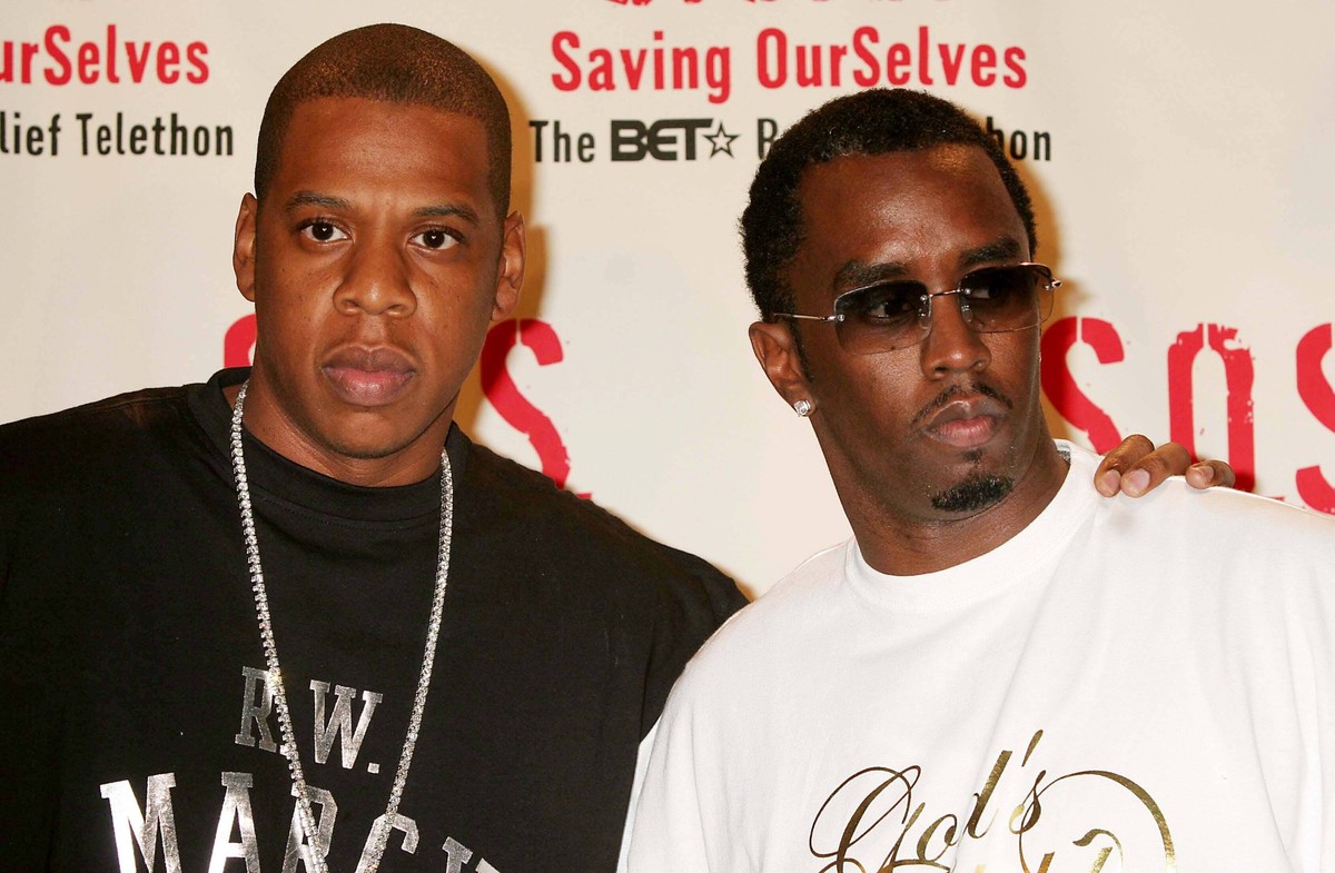 Sept. 11, 2005 - New York, New York, U.S. - JAY-Z AND SEAN DIDDY COMBS IN THE PRESS ROOM AT S.O.S. SAVING OURSELVES, BET S HURRICANE RELIEF TELETHON AT CBS STUDIOS IN NEW YORK New York ON 09-09-2005.  ...