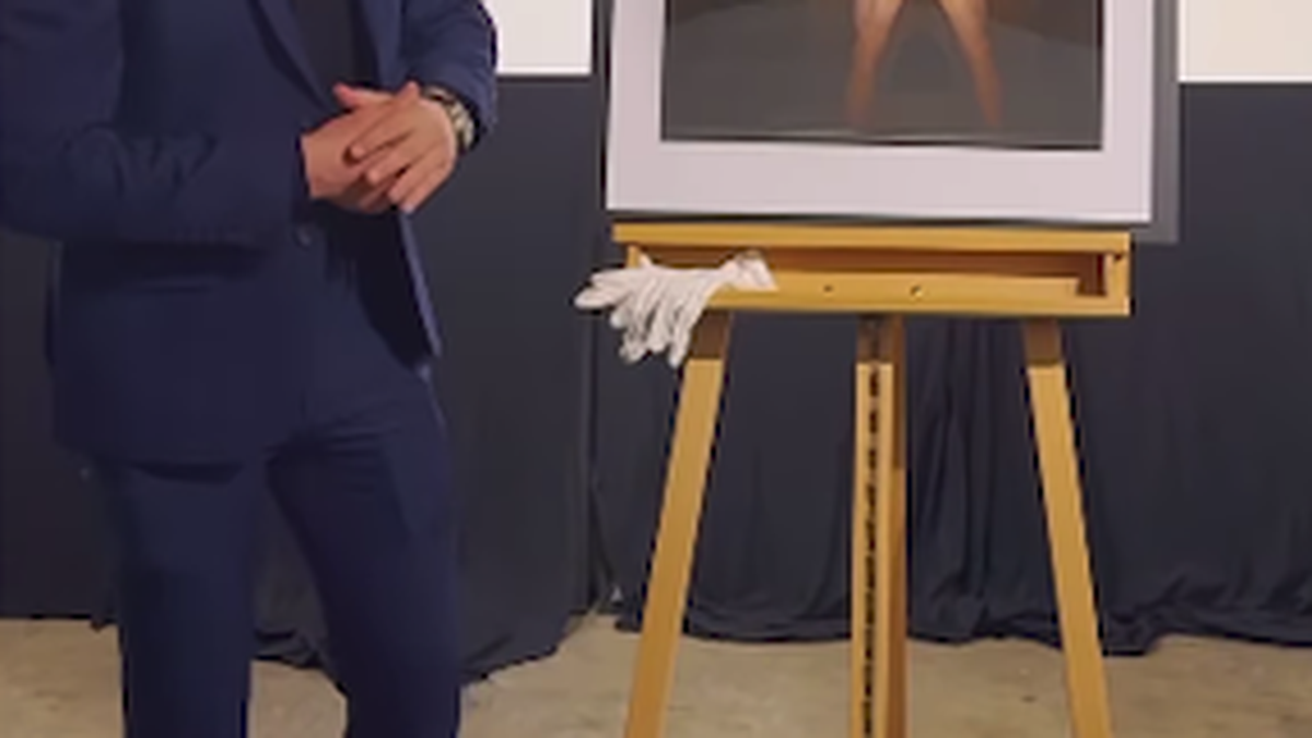 F1-Fahrer Valtteri Bottas bringt 2024-Kalender mit Nackfotos heraus