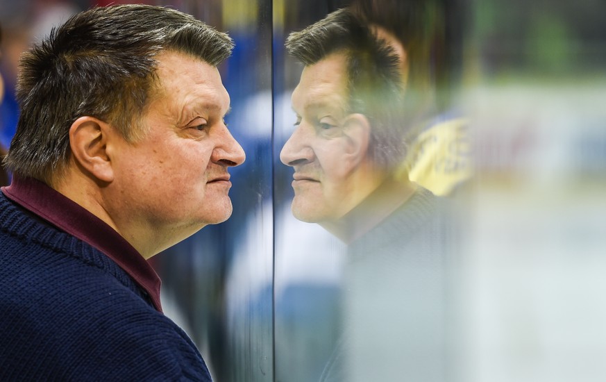 HCD-Praesident Gaudenz F. Domenig verfolgt das Meisterschaftsspiel der National League A zwischen dem HC Davos und den SCL Tigers, am Freitag, 19. Februar 2016, in der Vaillant Arena in Davos. (KEYSTO ...