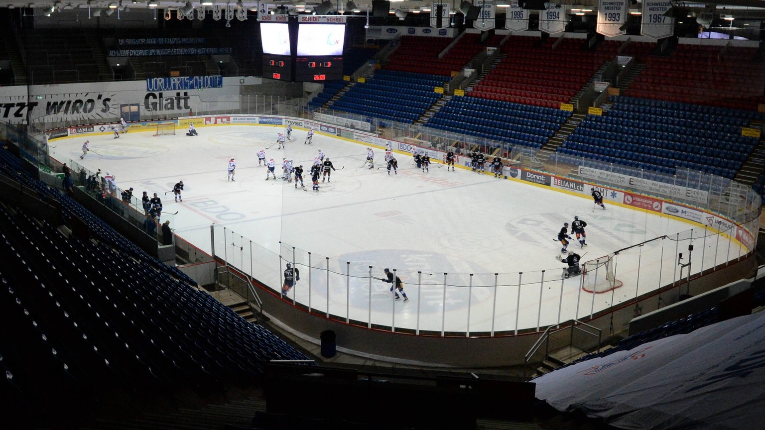 Swiss Hockey NLB playoff - EHC Kloten vs GCK Lions Kloten Swiss Arena, EHC Kloten vs GCK Lions, 1/4 final game 5/7, desert tribune for coronavirus warning. EHC Kloten vs GCK Lions 3-2. EHC Kloten beat ...