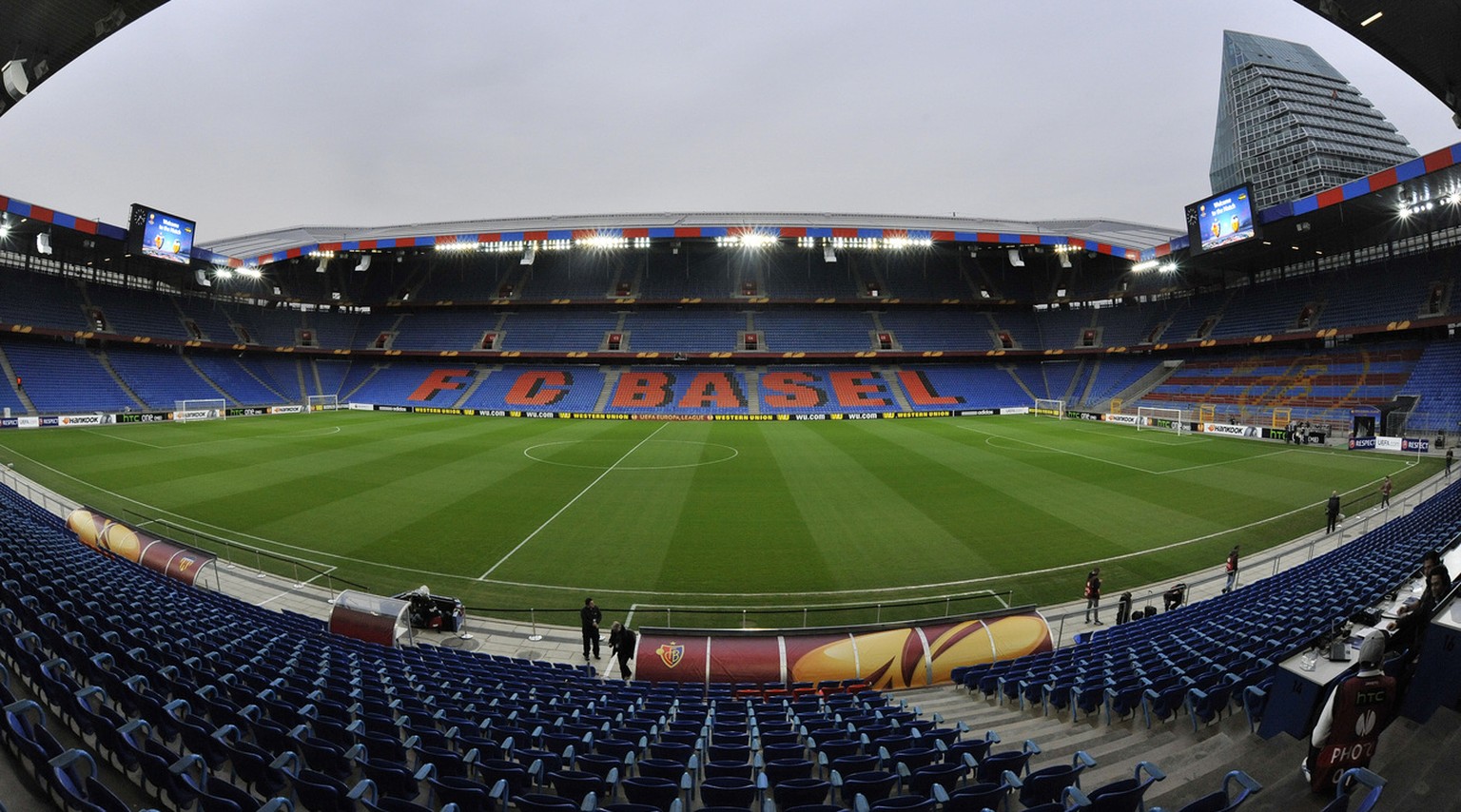 Rund 38'000 Zuschauer finden im St.Jakob-Park Platz.