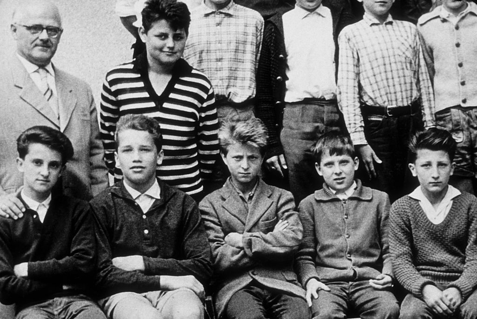 THAL, AUSTRIA - 1958: Eleven year old Arnold Schwarzenegger (bottom row, second from left) poses for a photo with his classmates in 1958 in Thal, Austria. (Photo by Michael Ochs Archives/Getty Images)