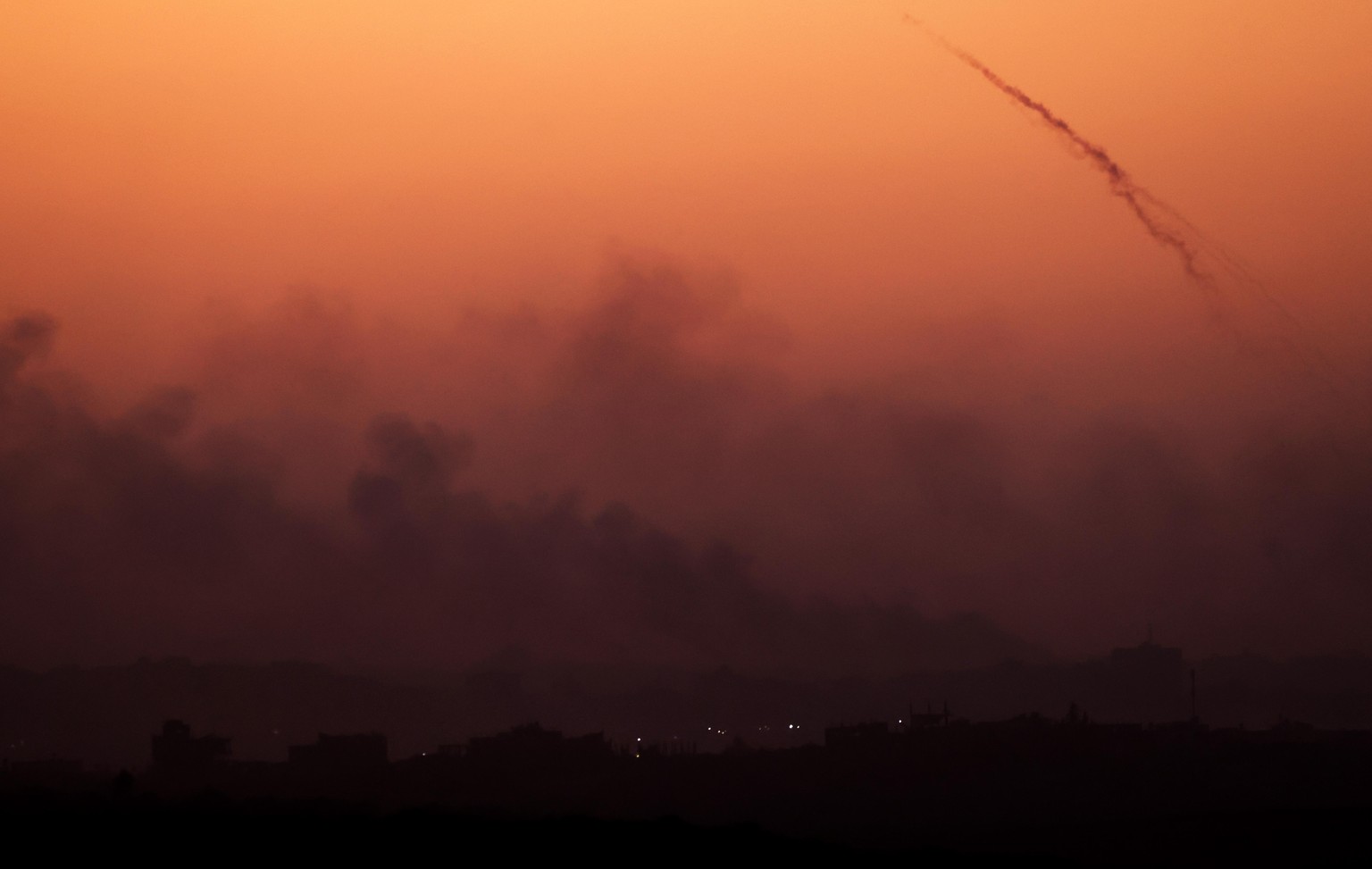 epa10960728 Smoke rises from buildings in the northern part of the Gaza Strip after Israeli airstrikes, November 6, 2023. More than 9,700 Palestinians and at least 1,400 Israelis have been killed...