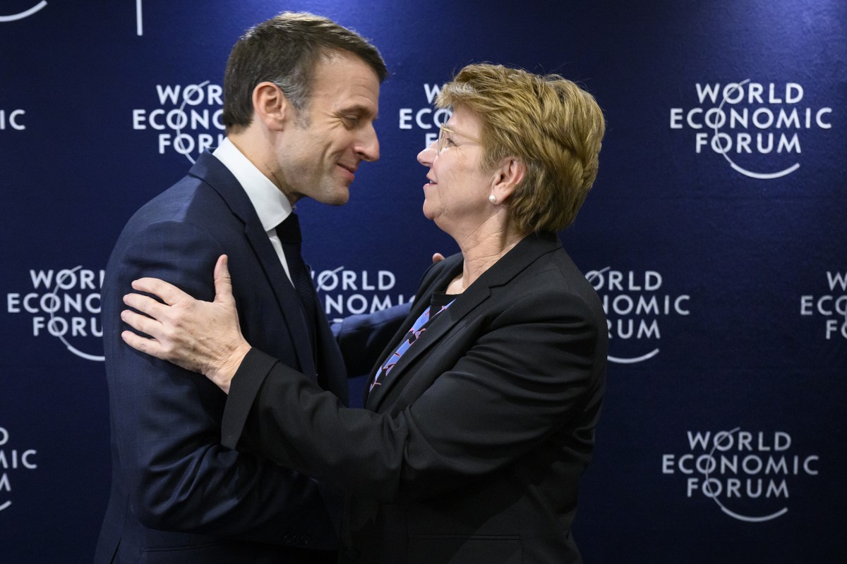 Viola Amherd gagne beaucoup plus de son homologue français, tant en termes absolus que relatifs.